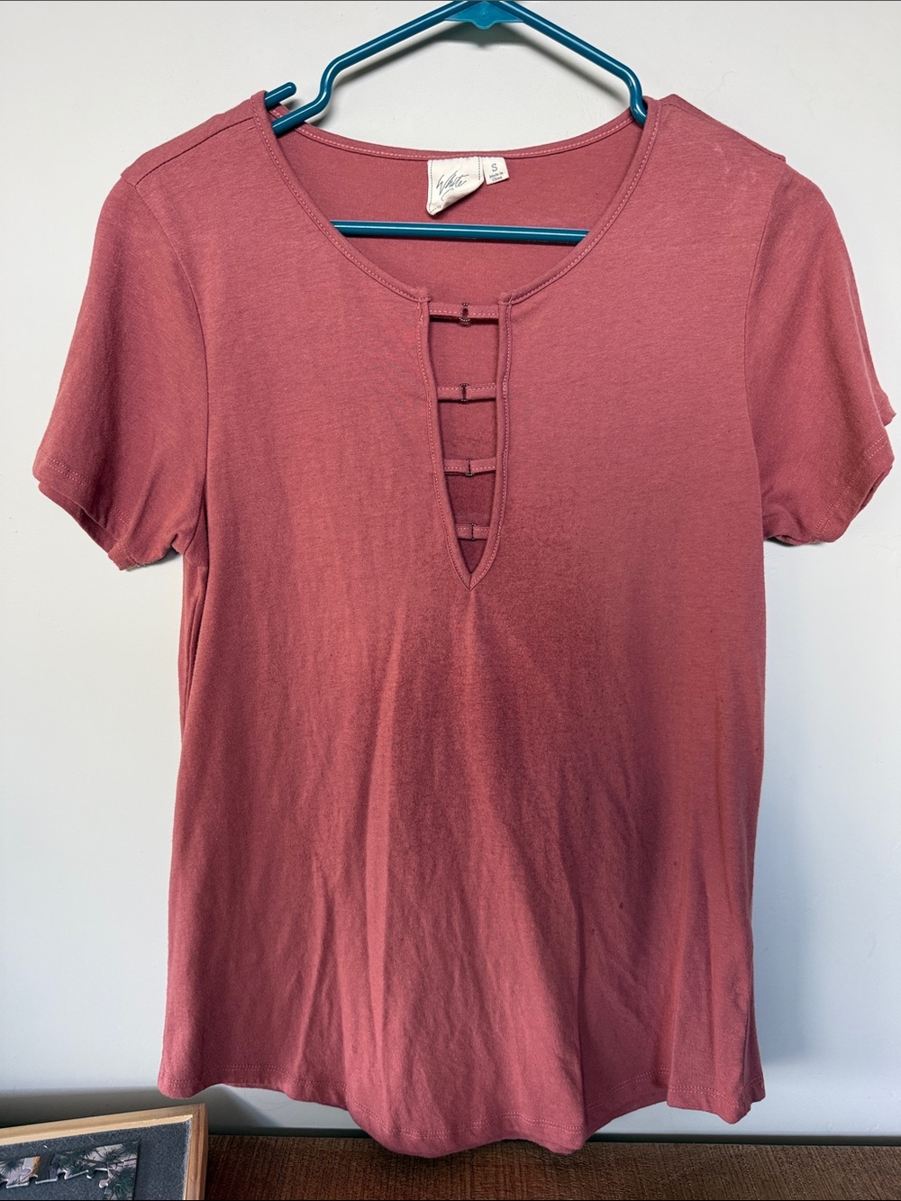 White Crow Rose Dust Short Sleeve Ladder-Front Tee